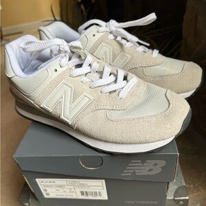 LIKE NEW!  New Balance Classic “574”